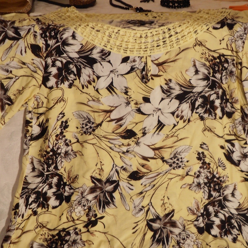 Unique Spectrum Floral Print Crochet Trim Blouse